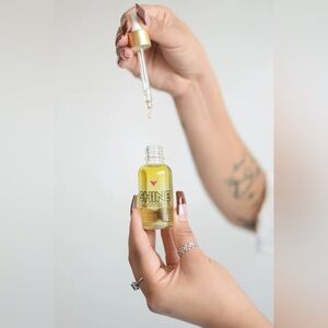LipLove Shine All Over Body Oil - 1oz/30ml -‎ NWB